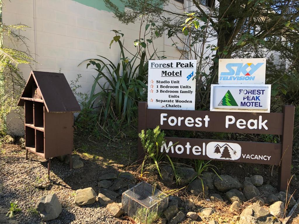 Certifikát, hodnocení, plakát nebo jiný dokument vystavený v ubytování Forest Peak Motel