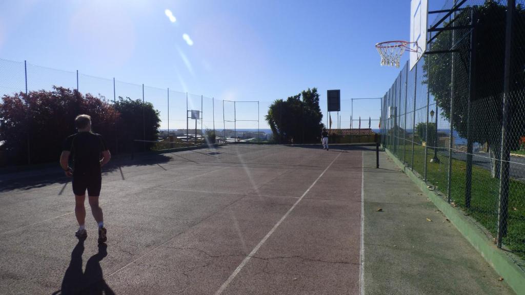 Tenis lub squash w obiekcie Cortijo Amaya lub w pobliżu