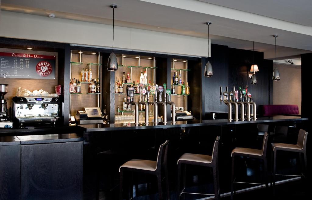 Lounge nebo bar v ubytování Leonardo Hotel Dublin Christchurch