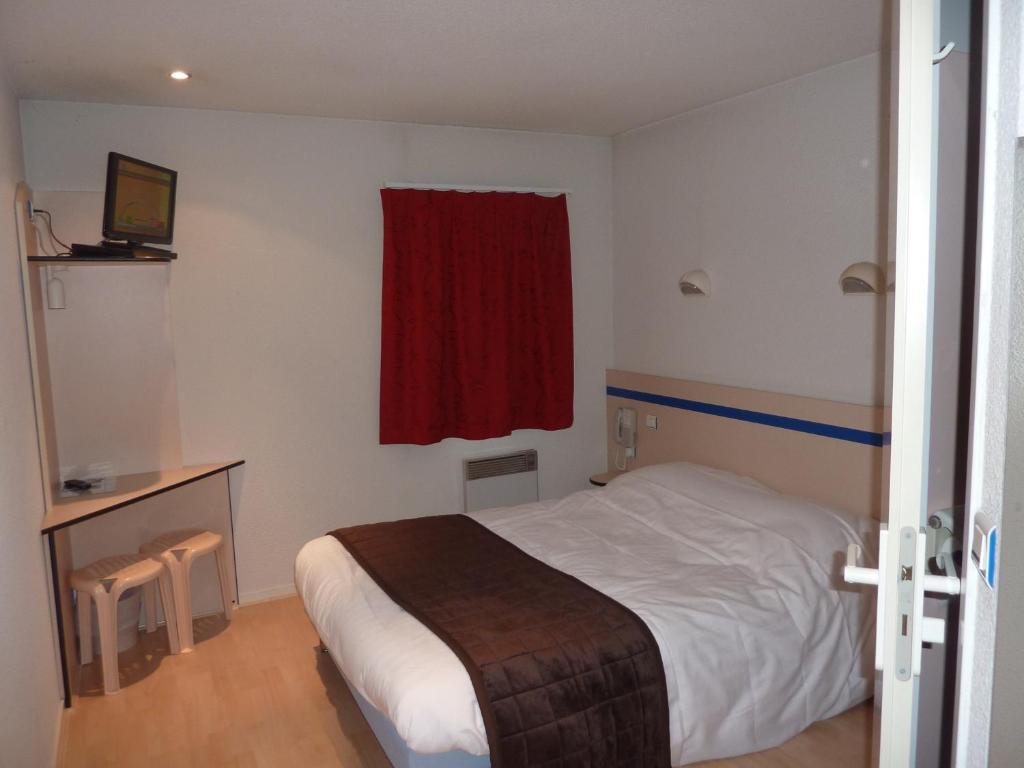 Postel nebo postele na pokoji v ubytování Lac'Hotel France