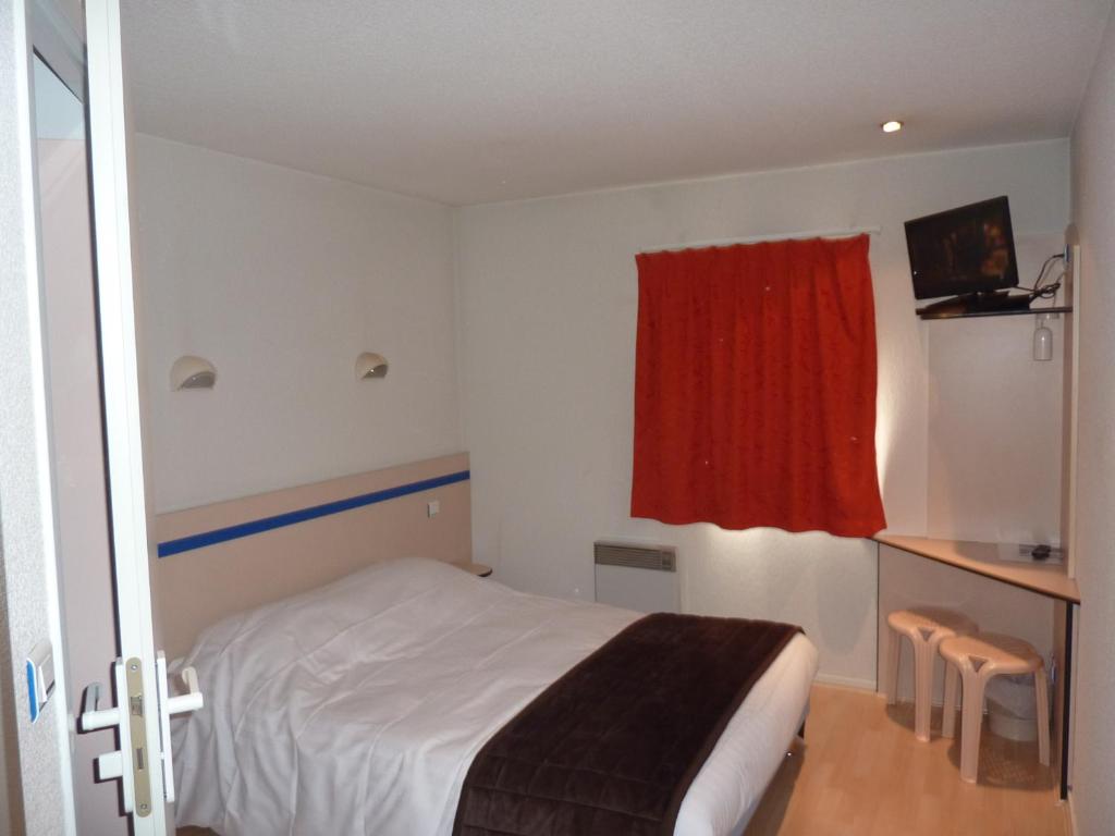 Postel nebo postele na pokoji v ubytování Lac'Hotel France