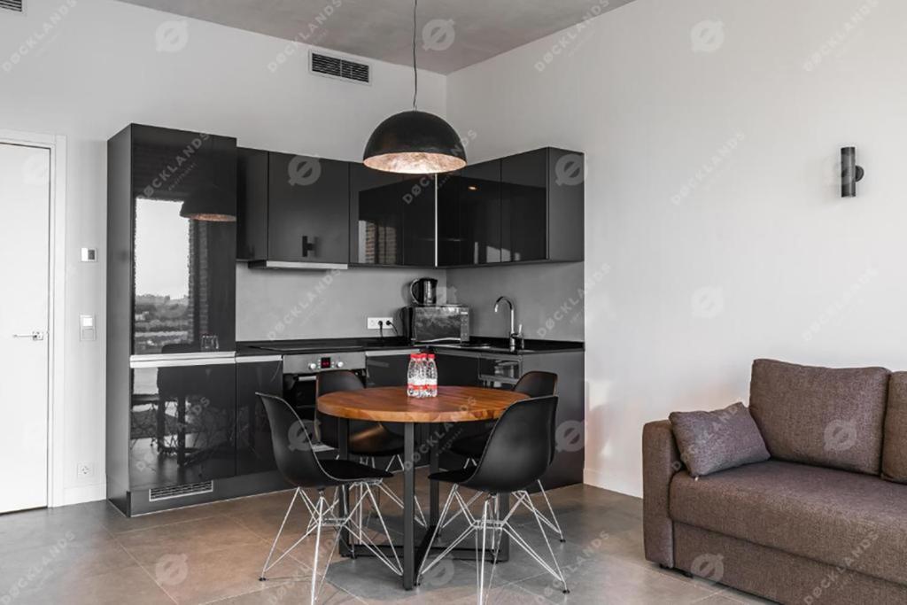 Docklands Apart Hotel - Two-Bedroom Apartment With Panoramic River View