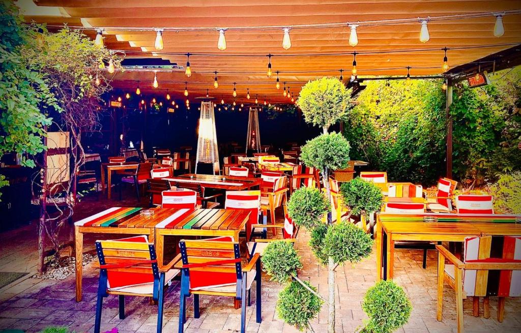 a group of tables and chairs at a restaurant at Pensiunea Milexim in Cîmpia Turzii