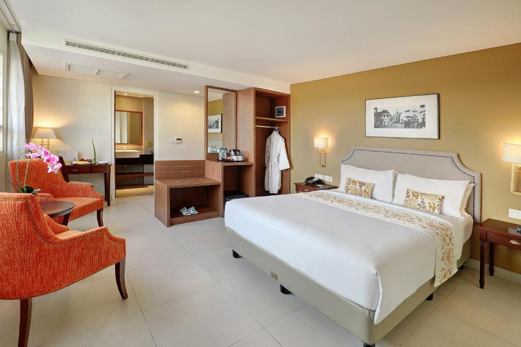 Postel nebo postele na pokoji v ubytování Kokoon Hotel Surabaya