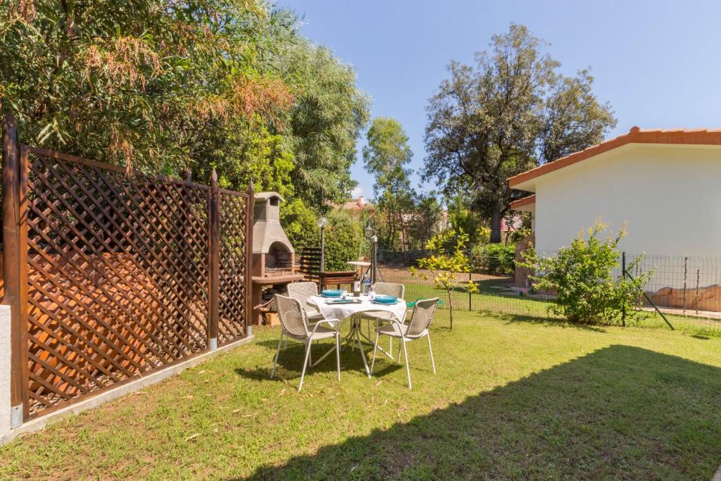 Ogród w obiekcie Casa Azzurra - Casa con giardino privato a Costa Rei a due passi dal mare