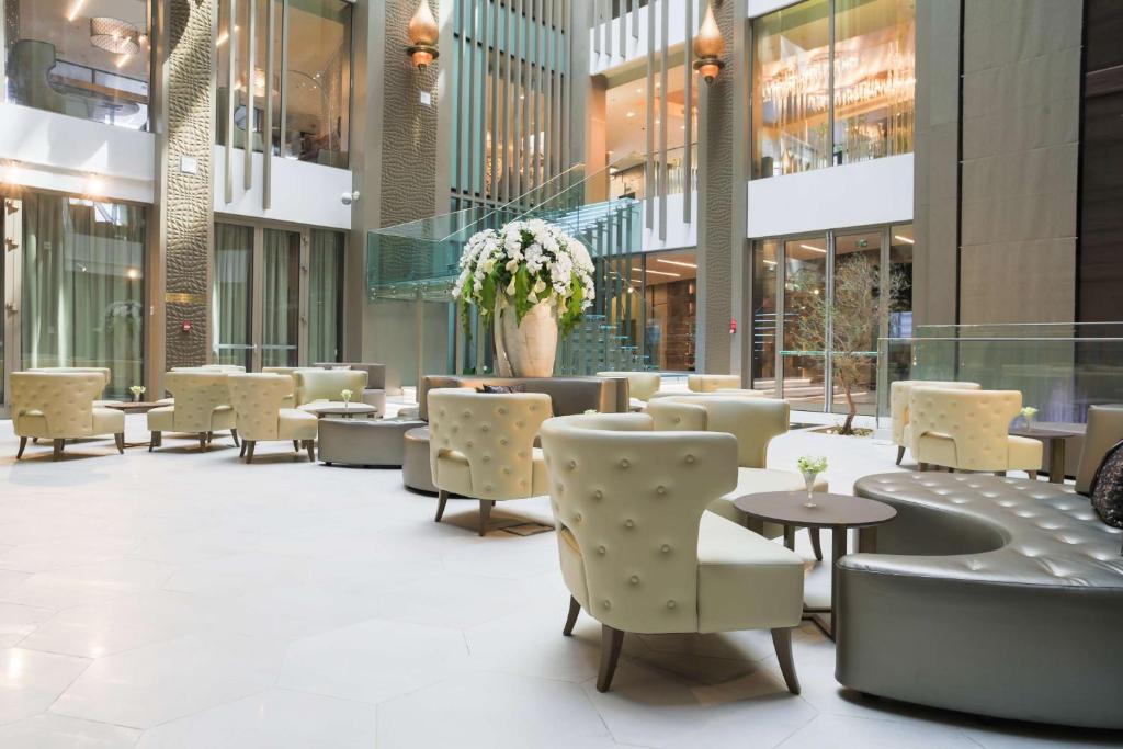 Posezení v ubytování The Legacy Luxury Hotel, Algiers