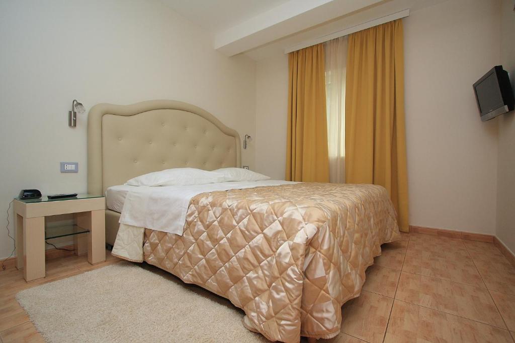 Postel nebo postele na pokoji v ubytování Aparthotel Natalia Podgora