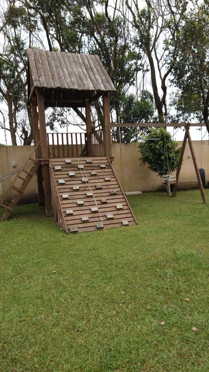  Casa na beira da lagoa com piscina e rampa para embarcações