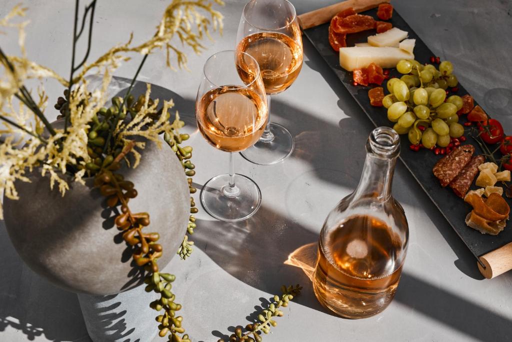 Luna Santorini Suites - 18