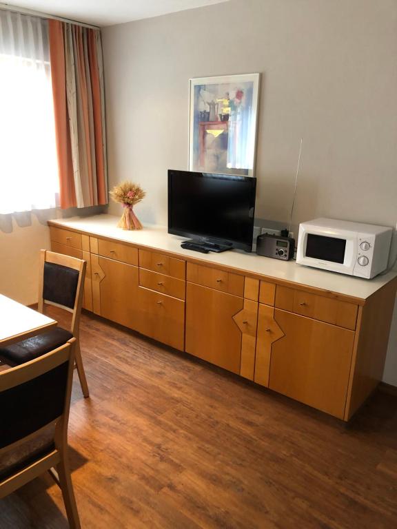 TV a/nebo společenská místnost v ubytování Apart Bellezza