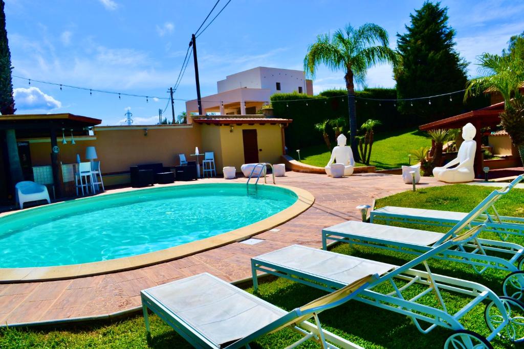The swimming pool at or close to Villa Grisì