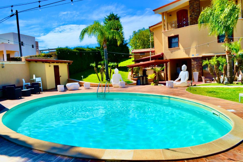 The swimming pool at or close to Villa Grisì