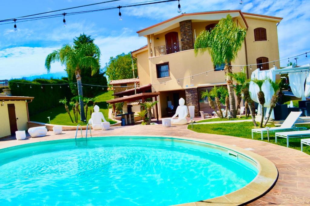 The swimming pool at or close to Villa Grisì