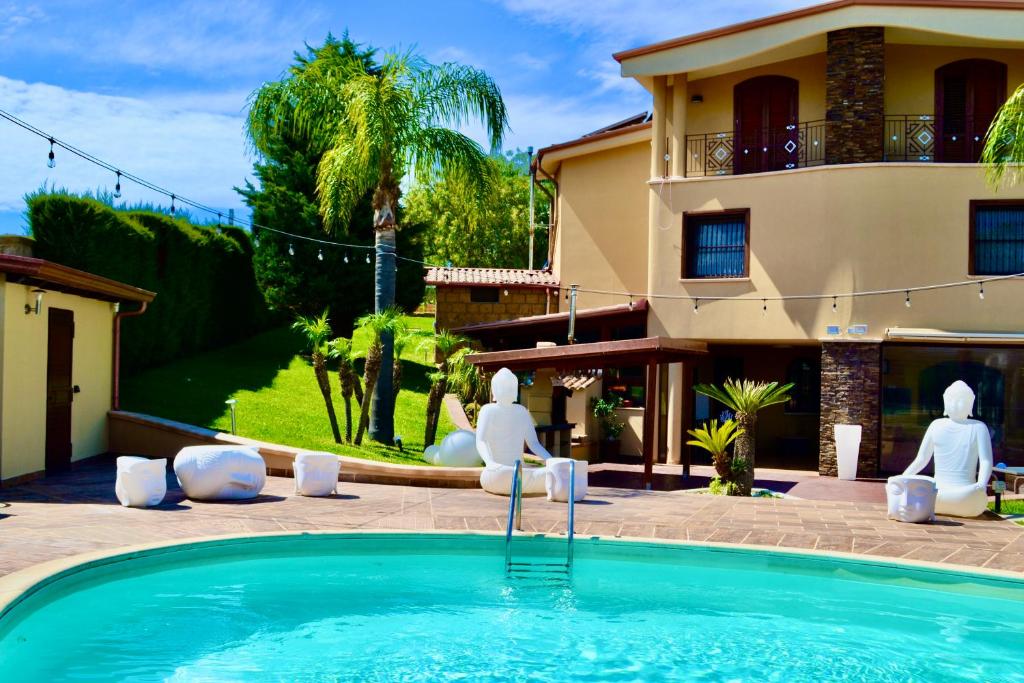 The swimming pool at or close to Villa Grisì