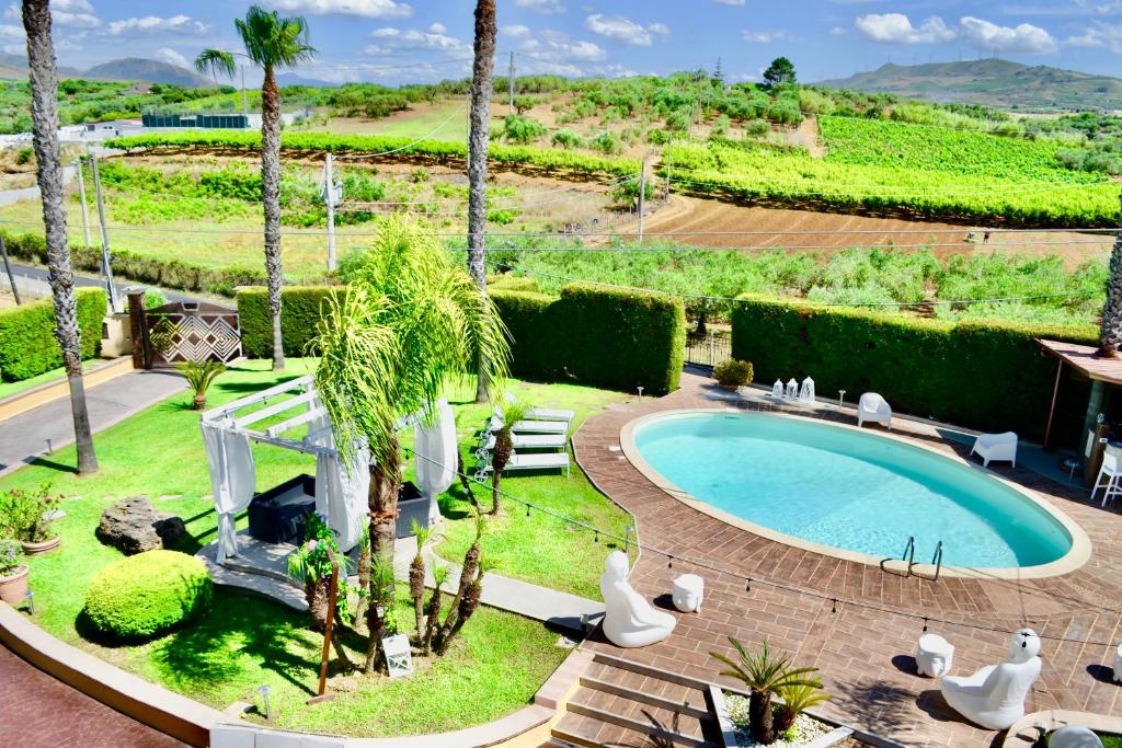 The swimming pool at or close to Villa Grisì