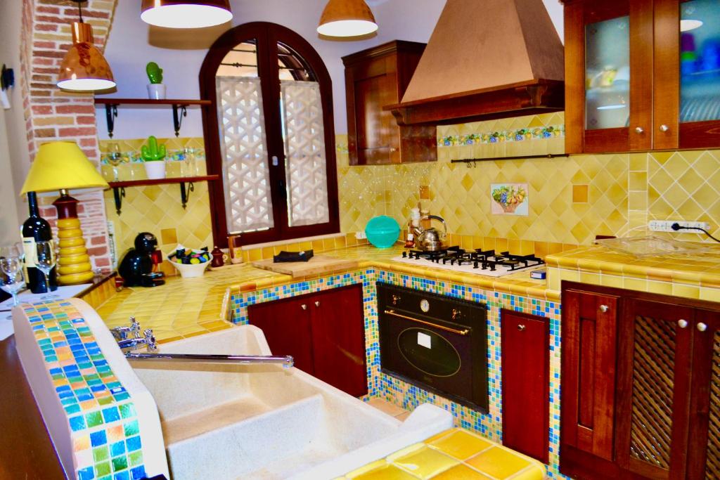 A kitchen or kitchenette at Villa Grisì