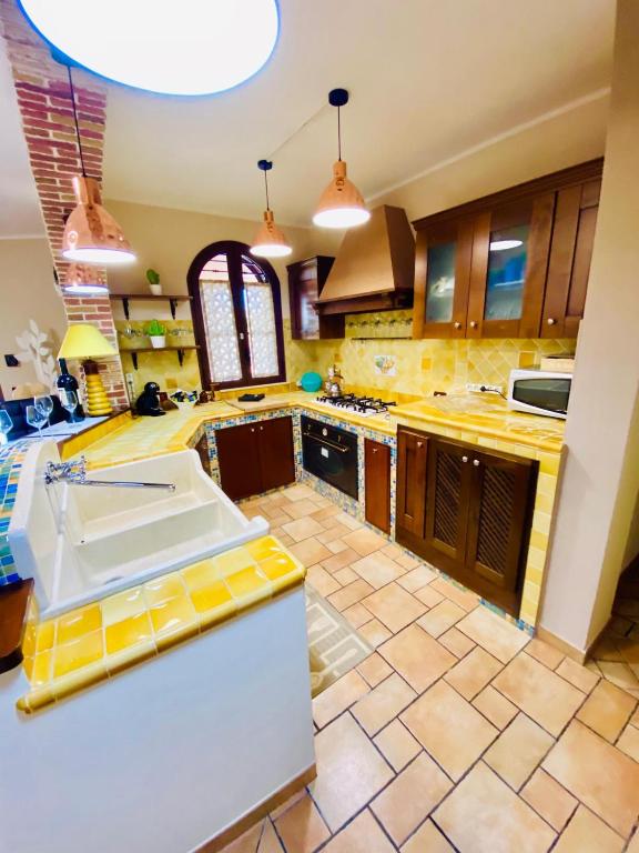 A kitchen or kitchenette at Villa Grisì