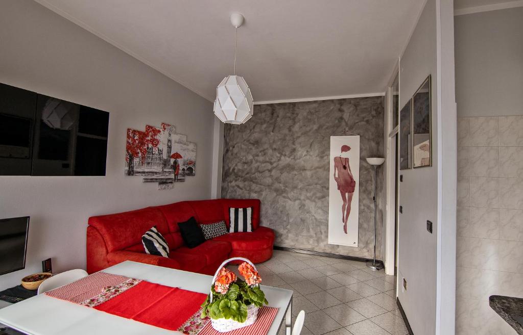 A seating area at Appartamento nel cuore di Arona - box privato