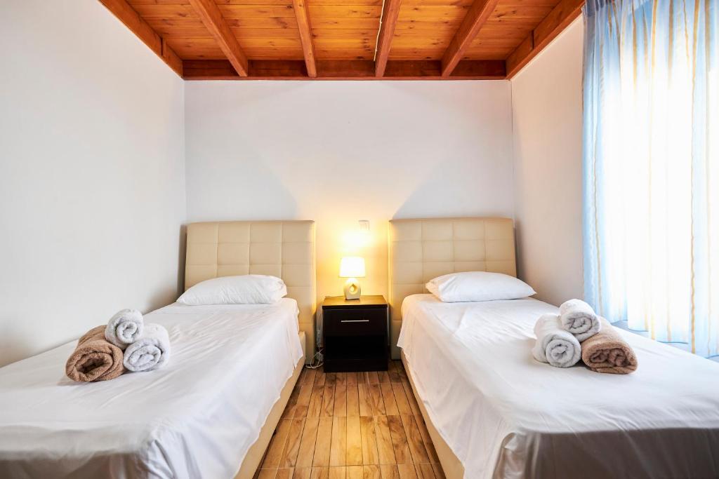 Postel nebo postele na pokoji v ubytování Nerida Beachfront Villas