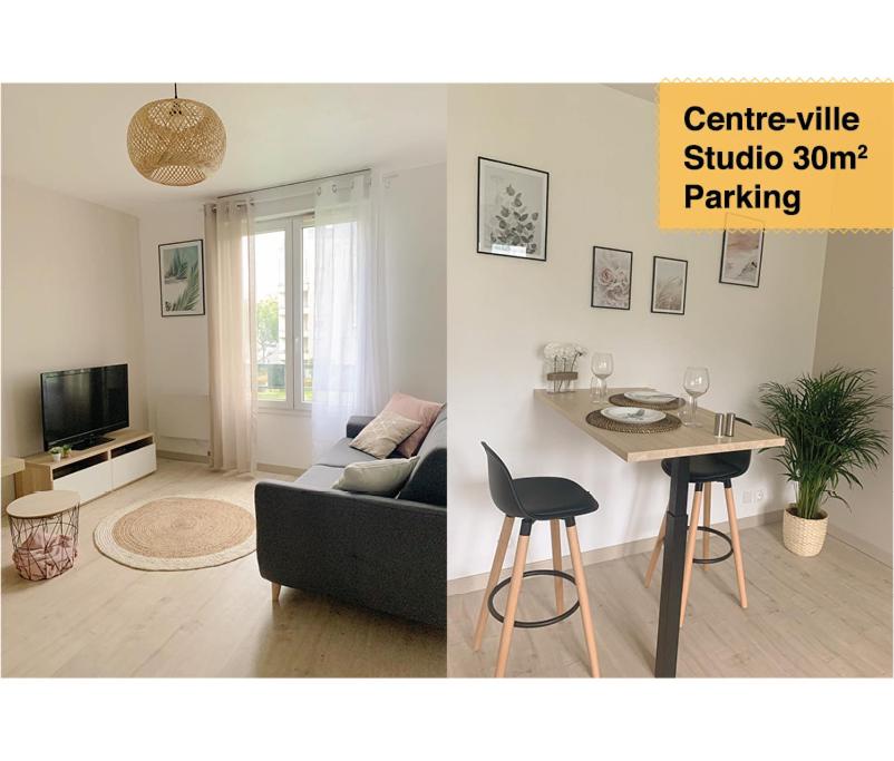 a living room with a couch and a table with a chair at Chaleureux Studio 30m2 - Au pied de la Gare - PARKING in Cergy