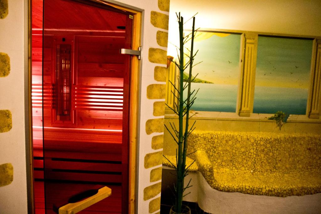 Postel nebo postele na pokoji v ubytování Pension Waldesruh/Halseralm