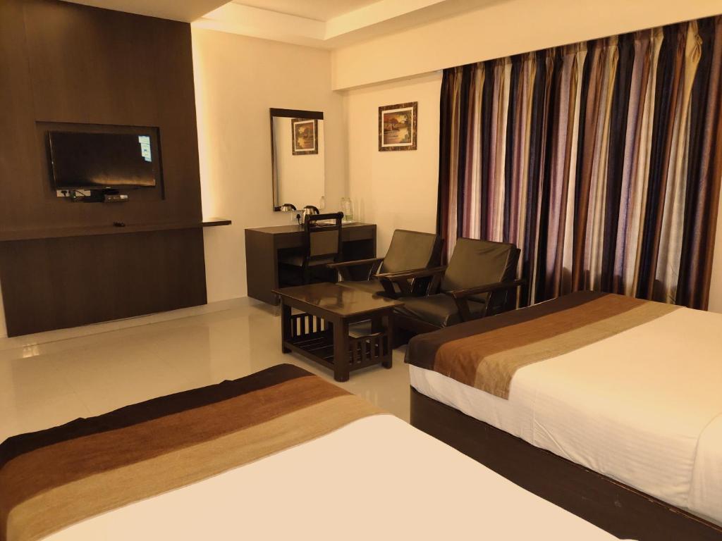 Postel nebo postele na pokoji v ubytování Hotel Deepam
