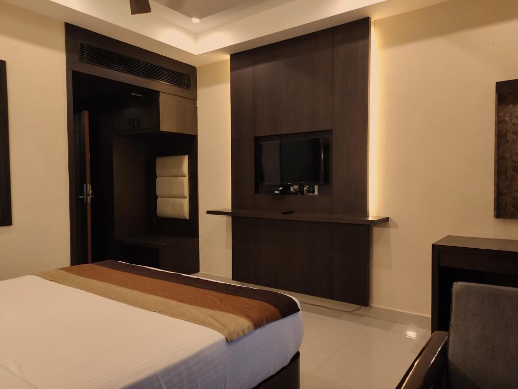 Postel nebo postele na pokoji v ubytování Hotel Deepam