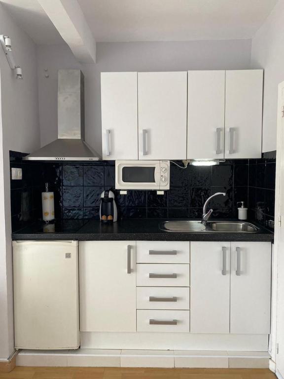 Kuchyňa alebo kuchynka v ubytovaní Estudio Edificio Almirante