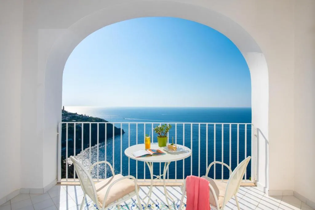 Deluxe Double Room with Terrace and Sea View