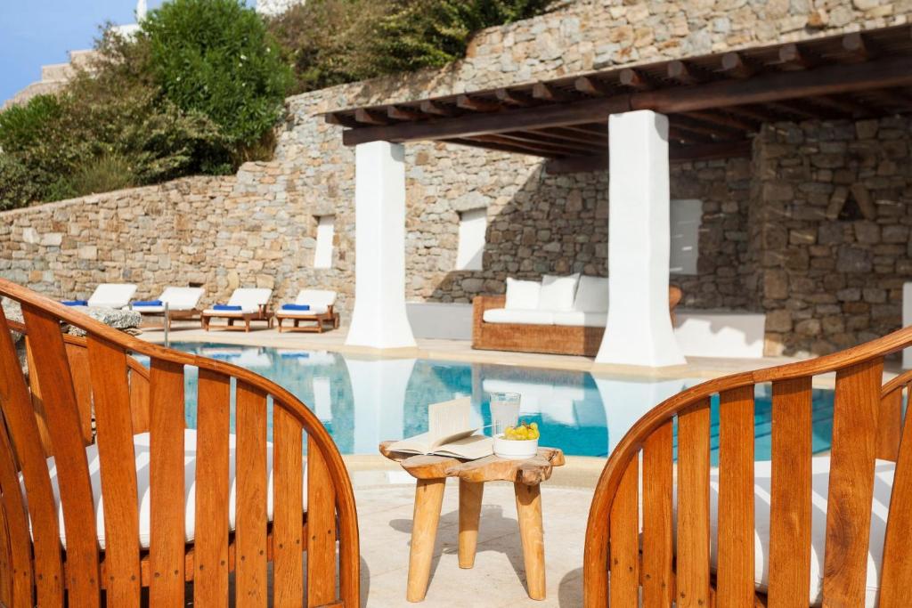 The swimming pool at or close to Agl Luxury Villas Mykonos Villa Apollonia