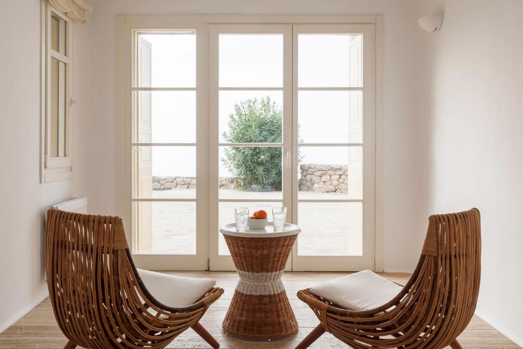 A seating area at Agl Luxury Villas Mykonos Villa Apollonia