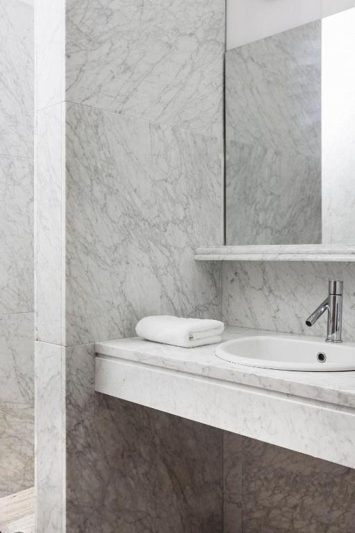 A bathroom at Agl Luxury Villas Mykonos Villa Apollonia