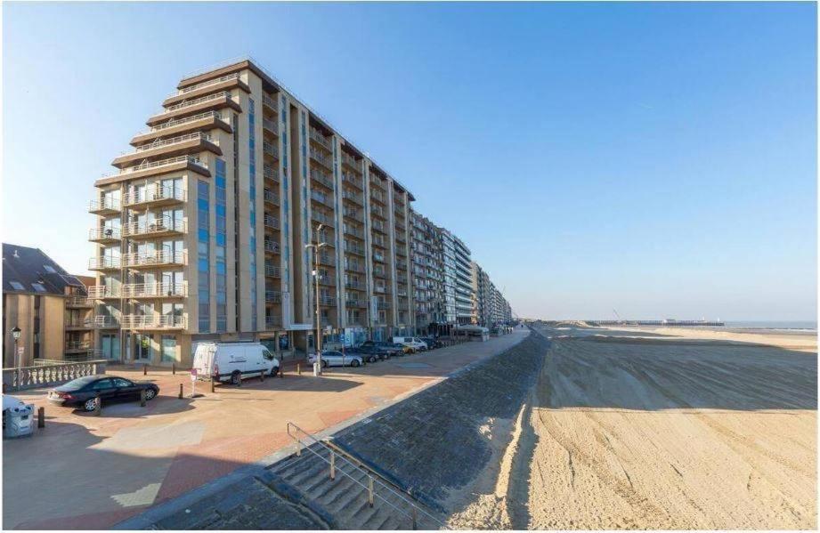 Appartment Blankenberge with front sea view - Housity