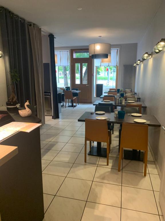 Kuchyň nebo kuchyňský kout v ubytování Hotel Resslirytti