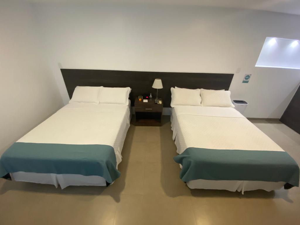 Postel nebo postele na pokoji v ubytování Galapagos Sunset Hotel