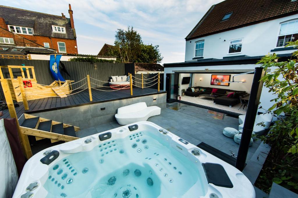 Fotografie z fotogalerie ubytování Rounton Villa by Maison Parfaite - Hot Tub - Sea Views - Parking v destinaci Robin Hood's Bay