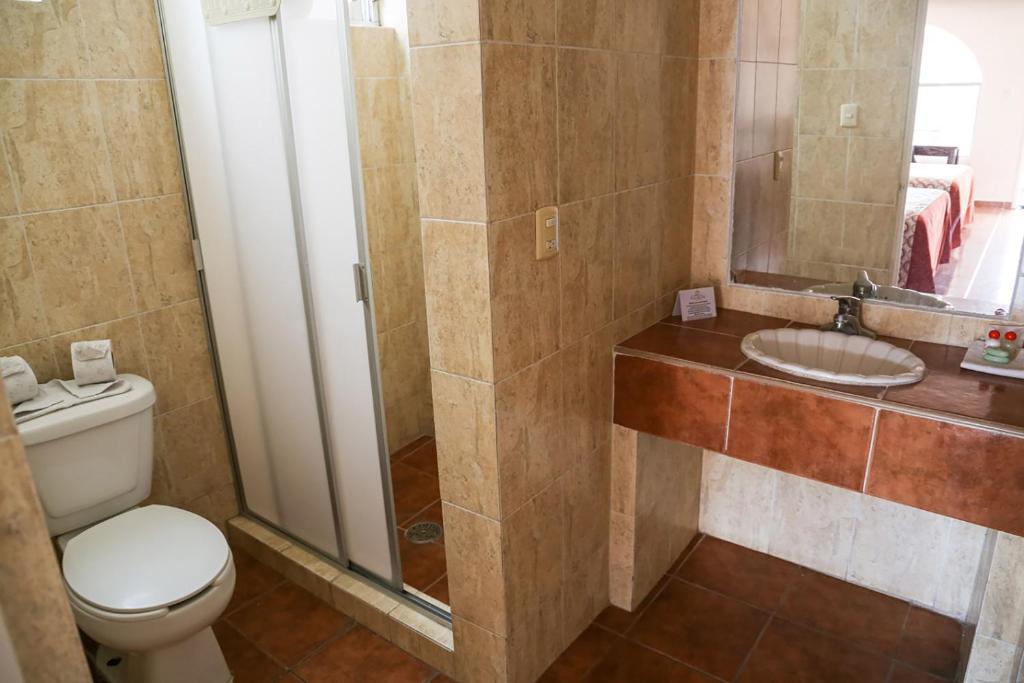 Koupelna v ubytování Hotel & Suites Villa del Sol
