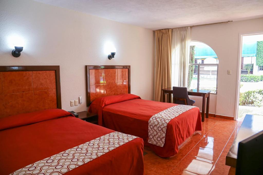 Postel nebo postele na pokoji v ubytování Hotel & Suites Villa del Sol
