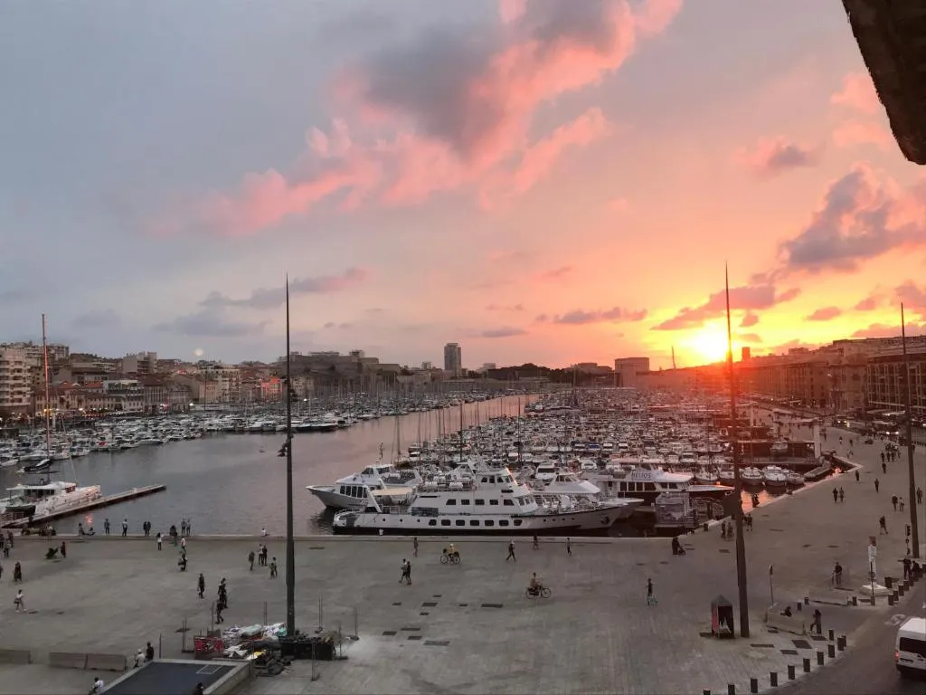 Vieux Port Clim Calme Vue Bonne Mere ou Eglise Appartements de Caractere