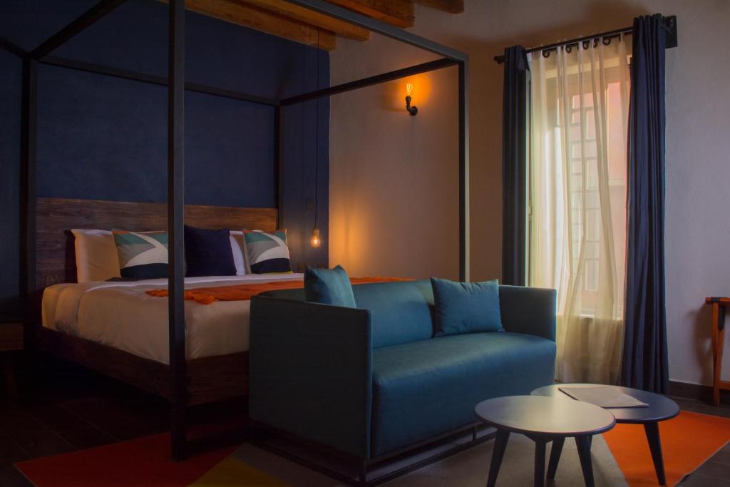 Postel nebo postele na pokoji v ubytování Antigua Trece Hotel Fusión