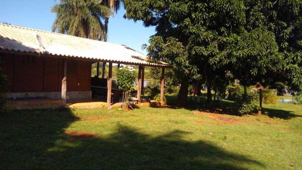  Casa de Madeira com Fogão a Lenha lagoa no fundo para 8 pessoas