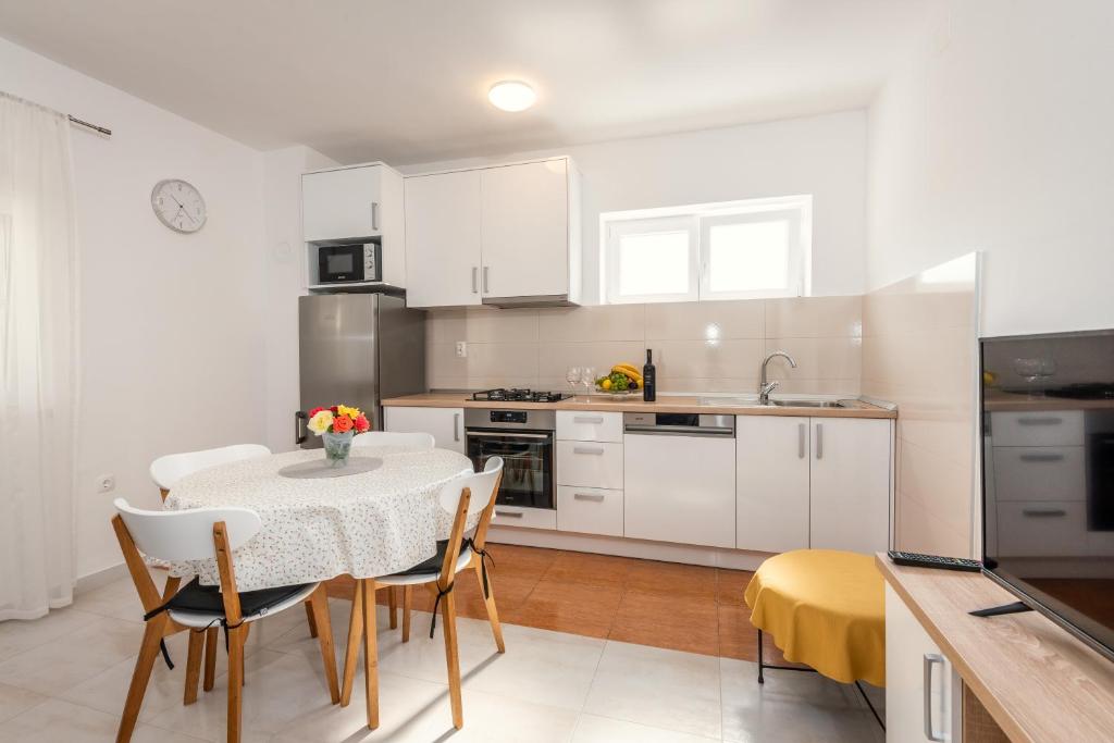 Kuchyň nebo kuchyňský kout v ubytování Apartman Galov