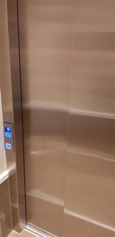  Apartamento novo 3 suítes e 2 garagens com fino acabamento.