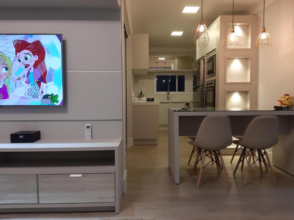  Apartamento novo 3 suítes e 2 garagens com fino acabamento.