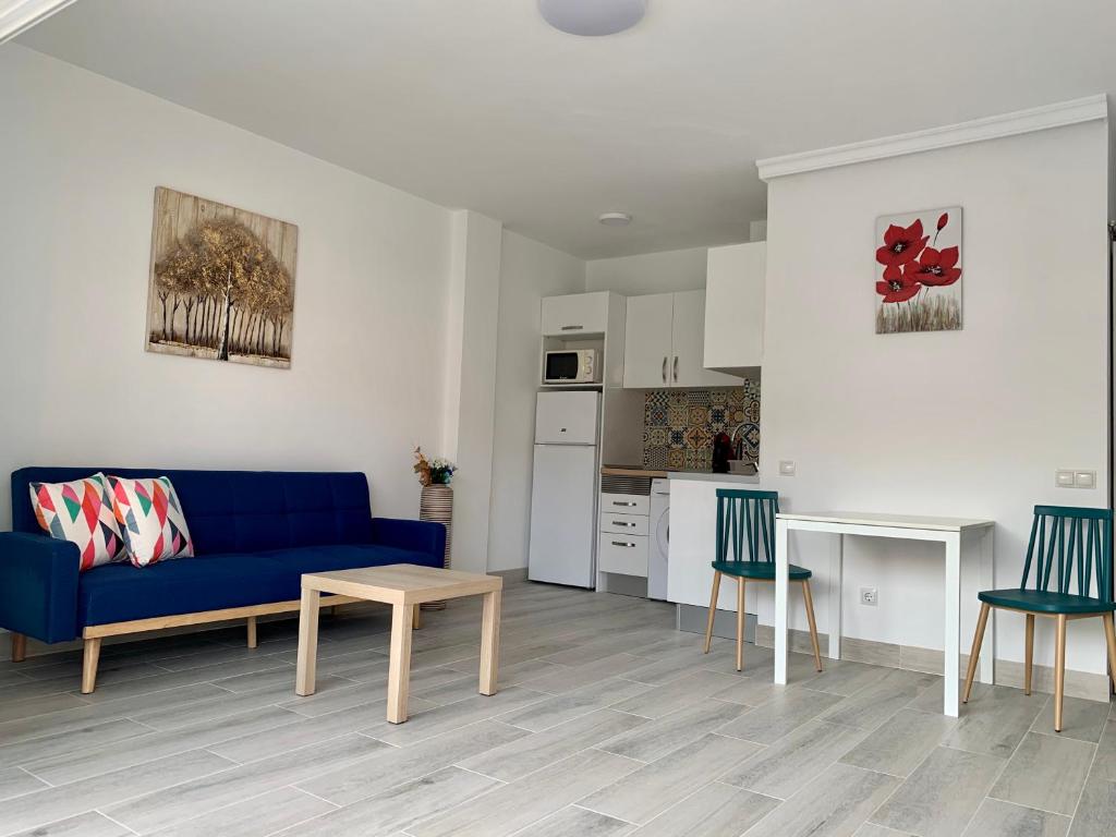 Kuchyň nebo kuchyňský kout v ubytování Calm, Cosy and Bright apartment renovated in playa del ingles- WiFi free