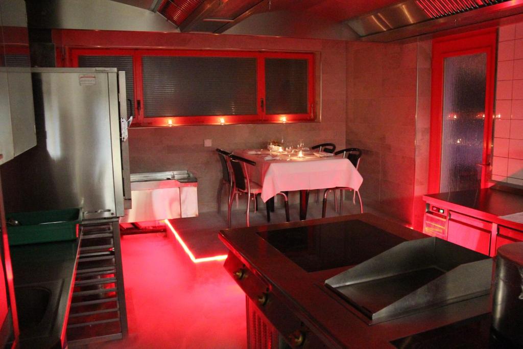 Kuchyň nebo kuchyňský kout v ubytování Landgasthof Hirschen