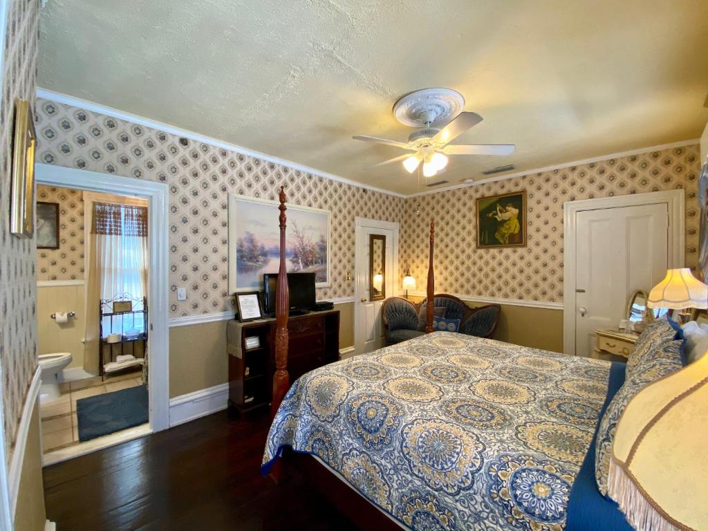Penny Farthing Inn - King Room With Balcony And Spa Bath