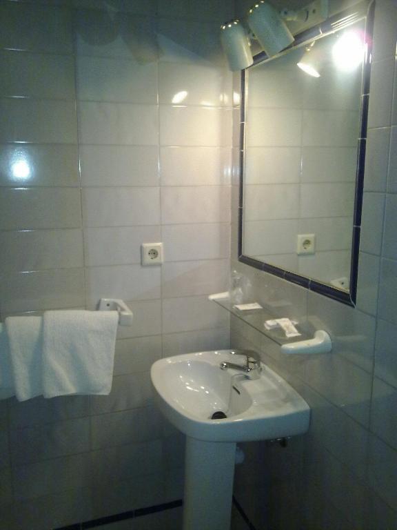 Hostal Restaurante Carlos III, Aldea Quintana – päivitetyt ...