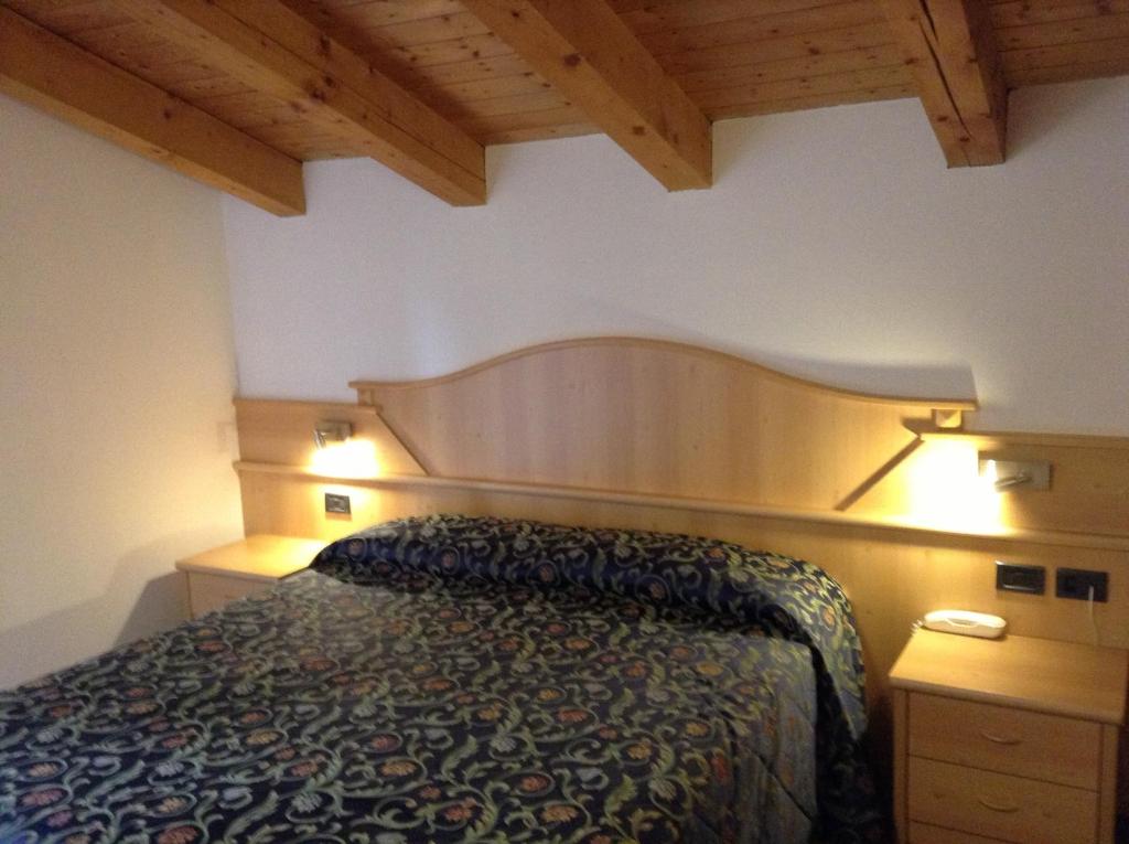 Postel nebo postele na pokoji v ubytování Hotel Ai Pini