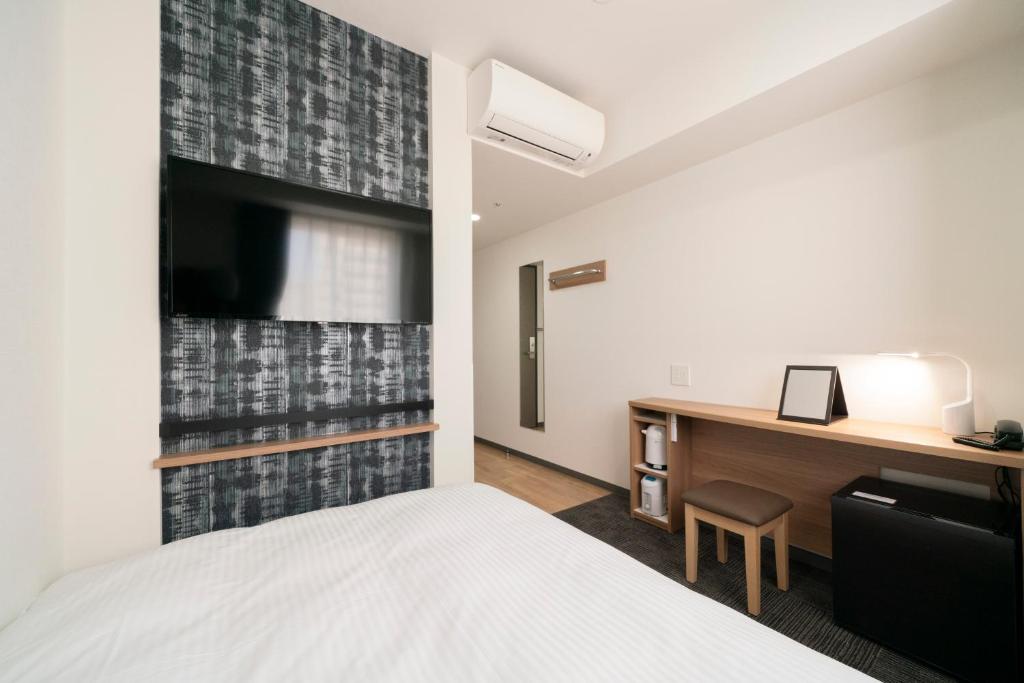 Uma cama ou camas num quarto em Washington R&B Hotel Nagoya Ekimae